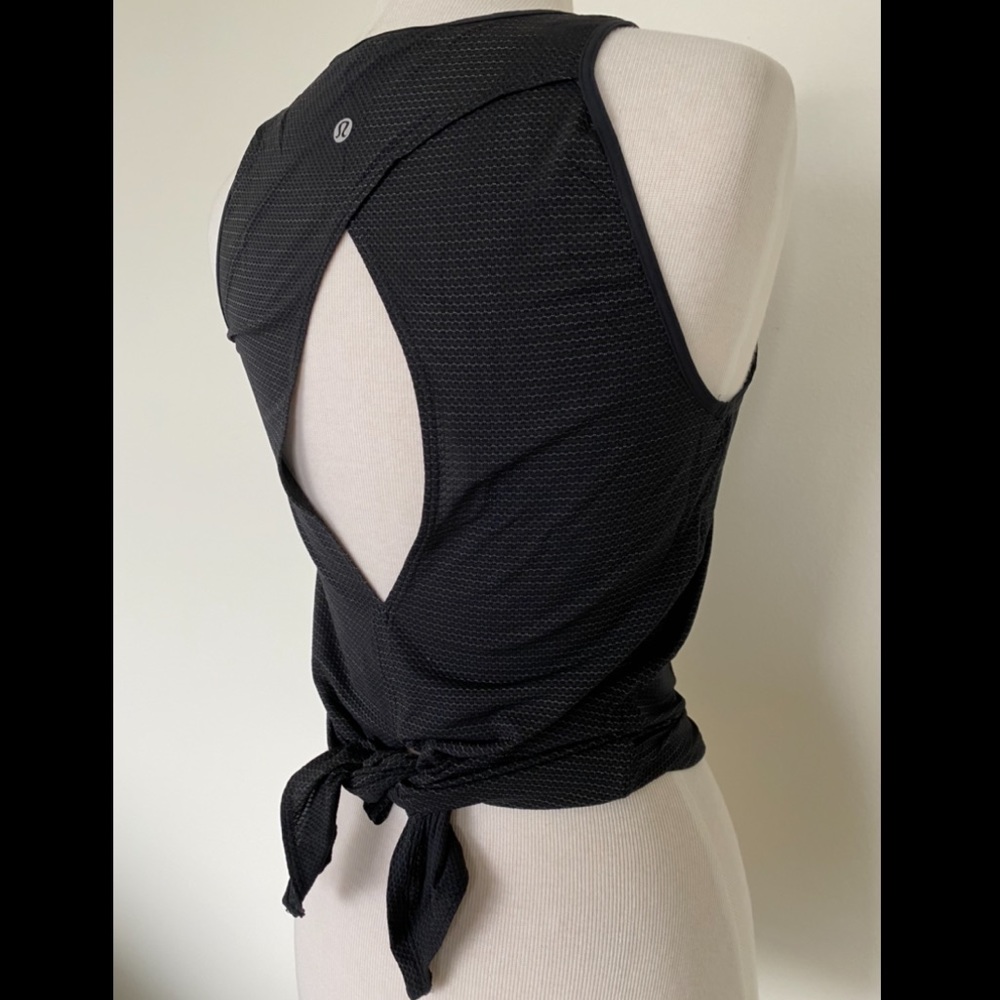 Lululemon workout tank top.